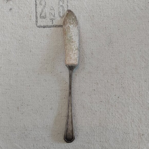 Vintage WM Rogers Silver plate butter knife - Picture 2 of 3